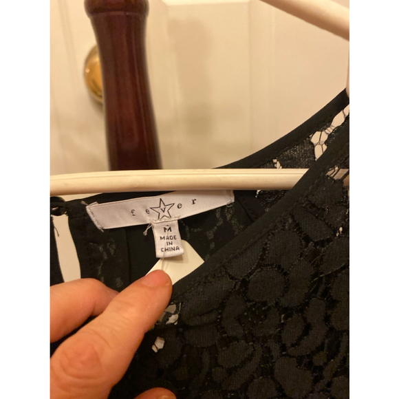 NWOT FEVER LACE TIERED SLEEVE TOP SIZE M - Picture 2 of 6